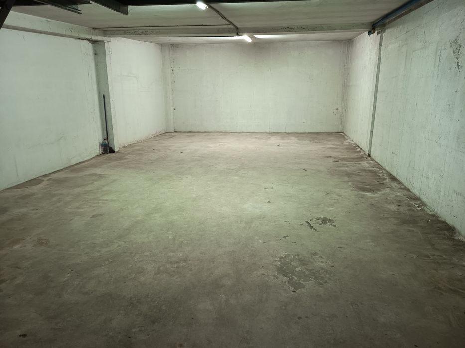 Vendo Garagem Fechada ao Lado da Est. Ferrov. Valongo