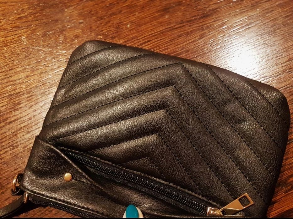 Torebka mała czarna na zamek