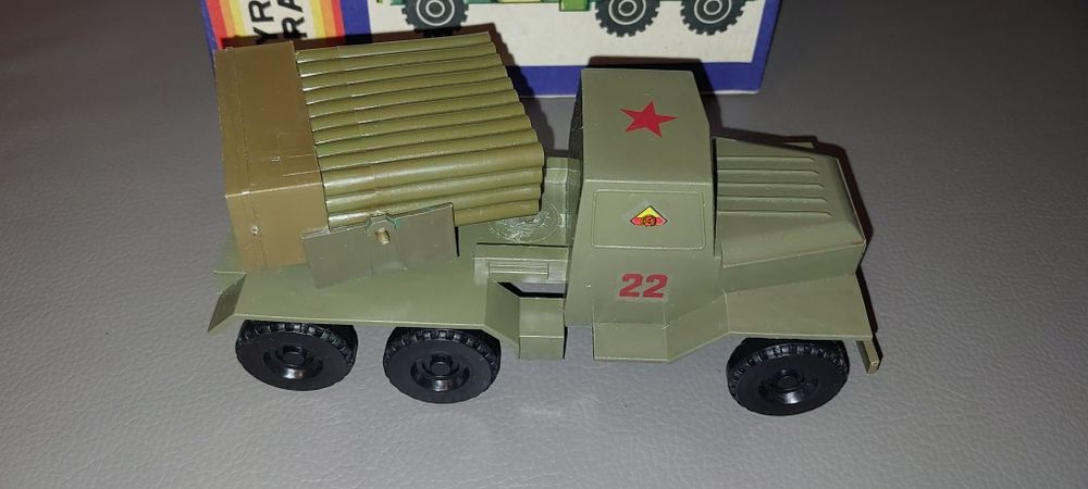 Auto wyrzutnia rakiet z pudełkiem Prl Nowe