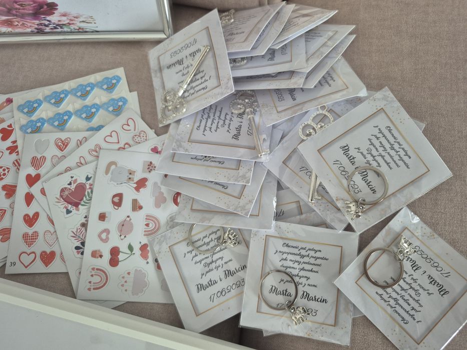 Akcesoria wesele ślub ramki wiejski stół słodki stół naklejki breloki