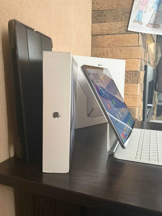 Комплект iPad Air 13" M2 128GB Wi-Fi Space Gray + Magic Keyboard (Ukr) + Spigen