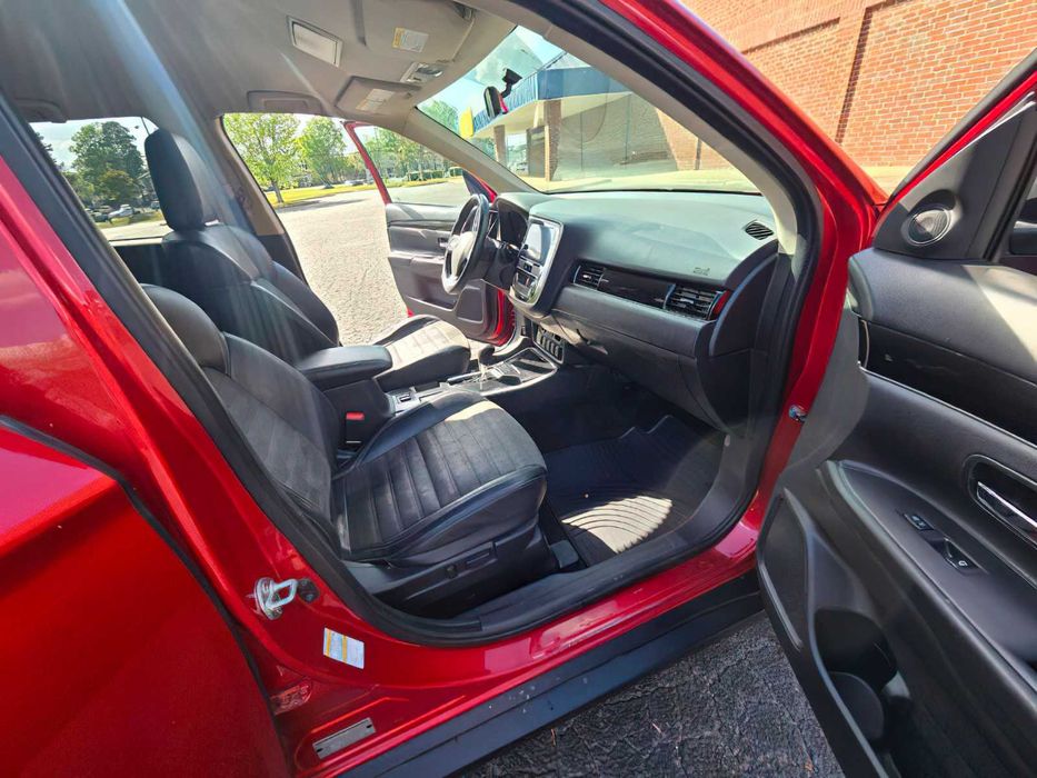 Mitsubishi Outlander SE      2019