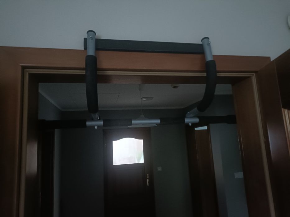 Drążek uniwersalny na framugę
