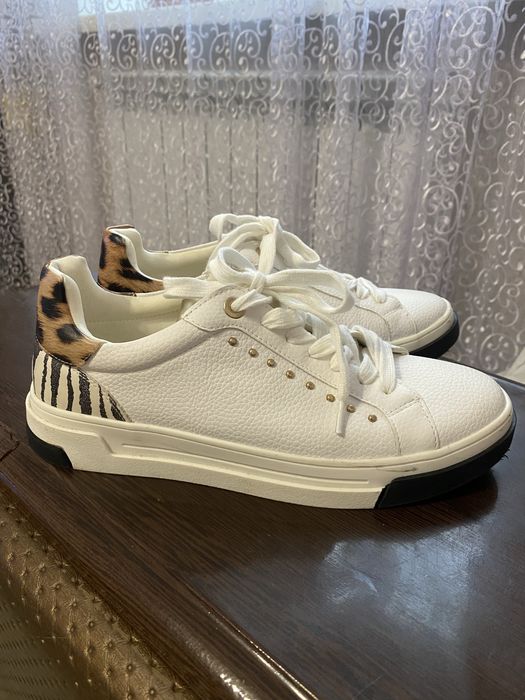 Кросівки жіночі Graceland. Стан нових