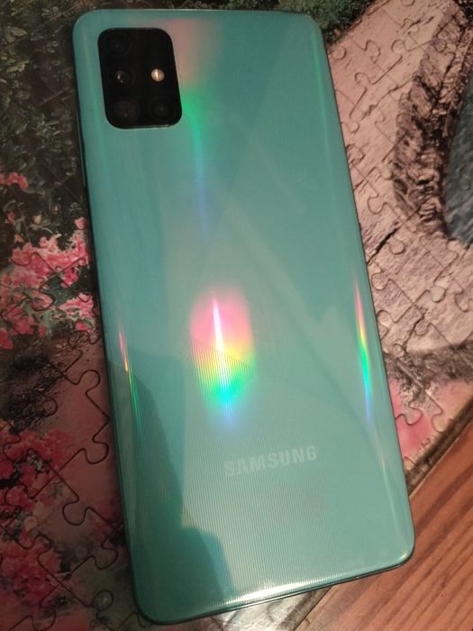 Продам Самсунг галексі А51  6/128