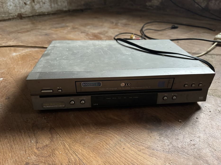 Видеомагнитофон LG L414 VHS
