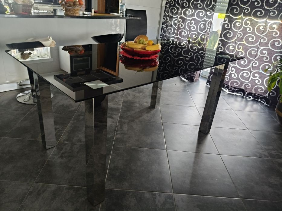Mesa de jantar em vidro