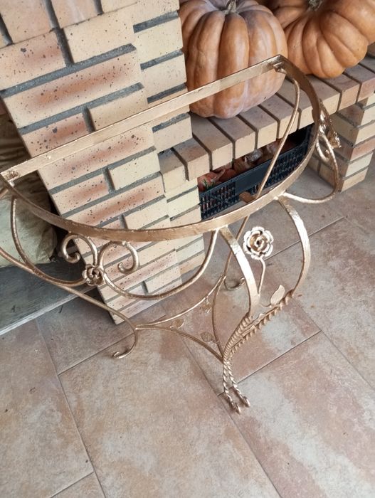 Mesa antiga em ferro