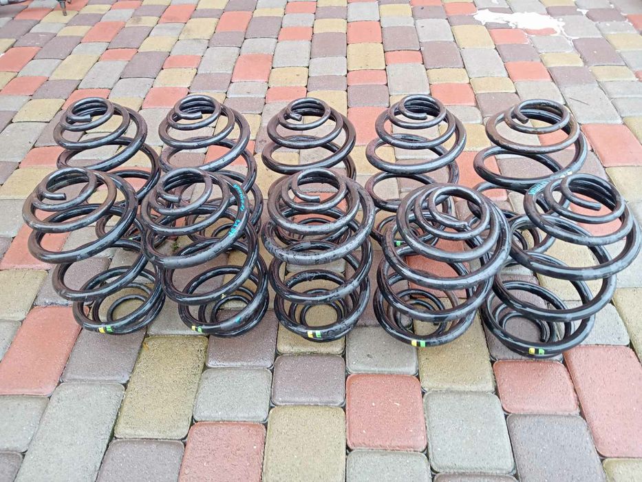 Суппорта предні,задні ,диски Vivaro,Trafic,vw t4 опора пружини..Балка.