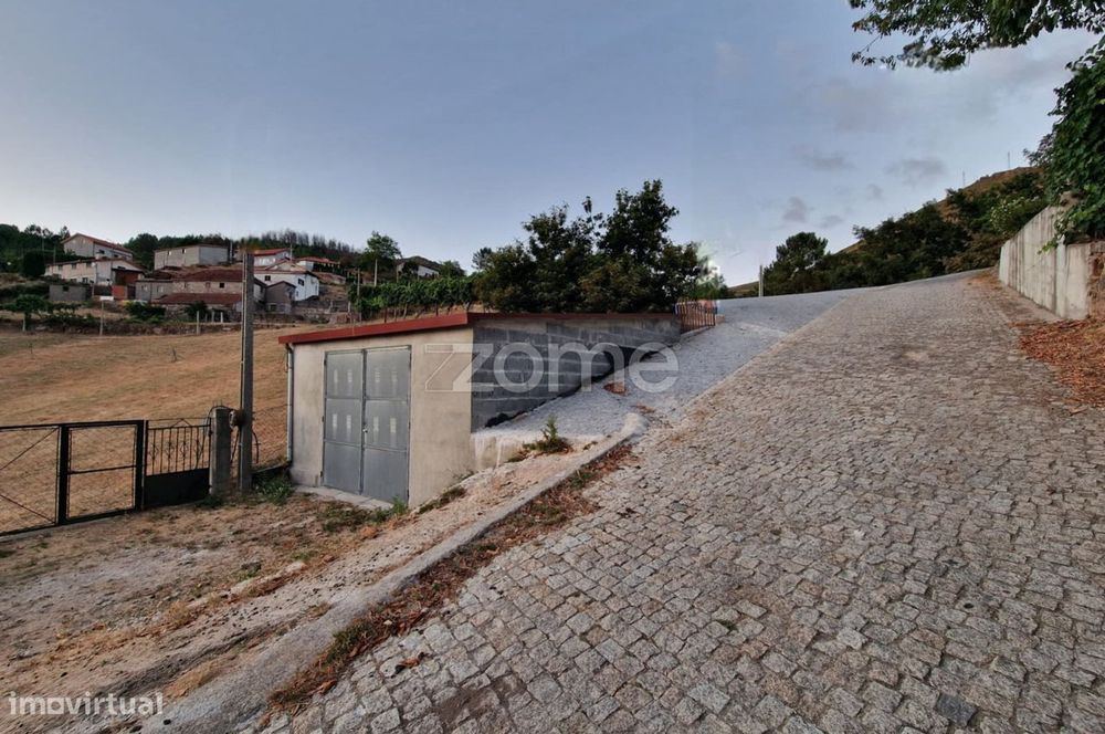 Terreno Rústico com 2433 m2 e anexo 39 m2 - Covelo Gerês, Montalegre