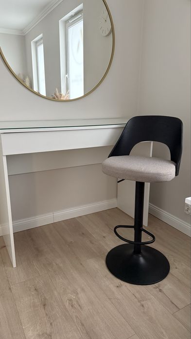 Hoker czarno - beżowy drewniane oparcie