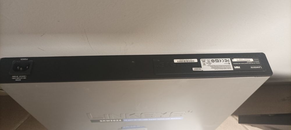 Switch Linksys SRW2024