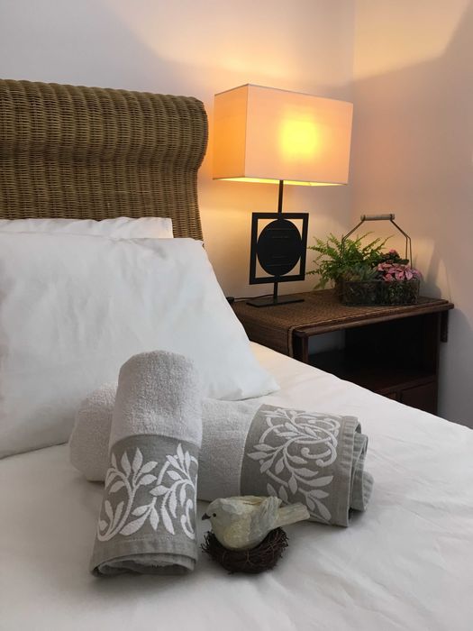 OFERTA Companhia do Campo | Madeira Maciça | 2 Mesinhas + Móvel Gavetas