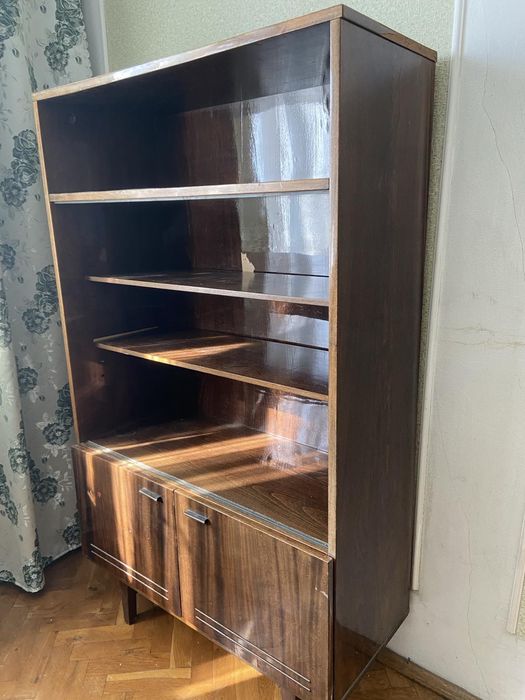 Продам сервант без скла