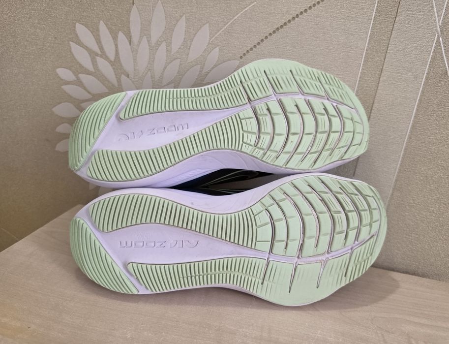 Чоловічі кросівки Nike Zoom Winflo 7 оригінал розмір 41