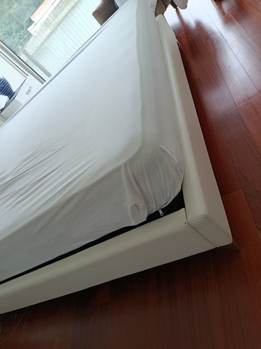 Mobília de quarto completa (colchão incluído)