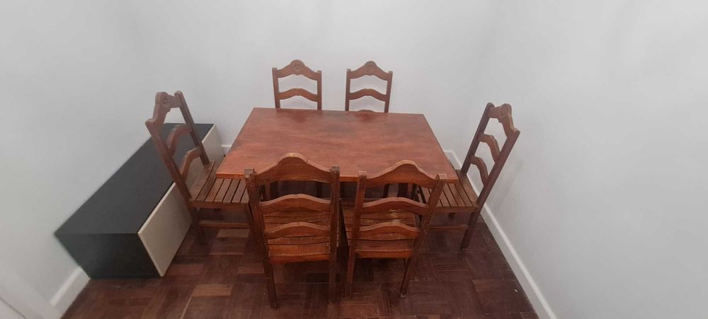 Mesa em madeira maciça Bela e resistente