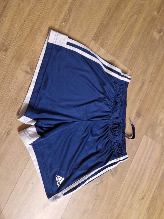Spodenki damskie Adidas – granatowe z białymi wstawkami, rozmiar S