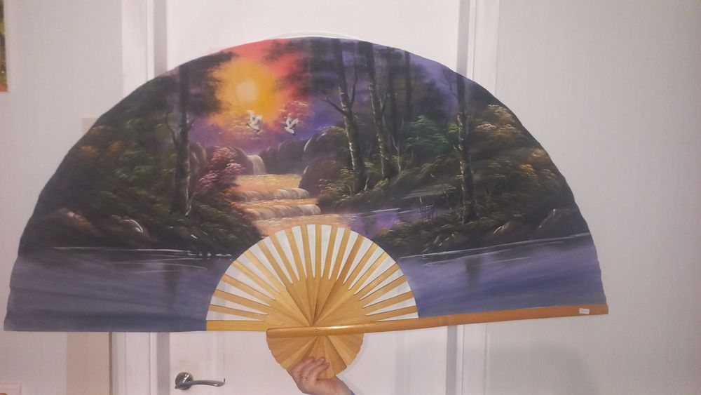 Велике віяло. Діагональ 150 см. Дерево, тканина натуральні.