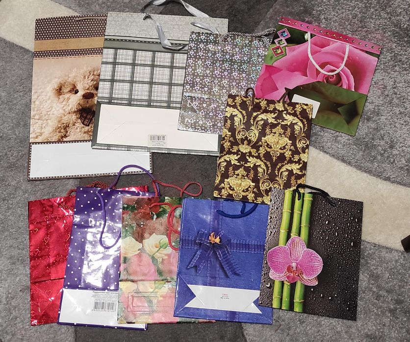 Подарочные бумажные пакеты