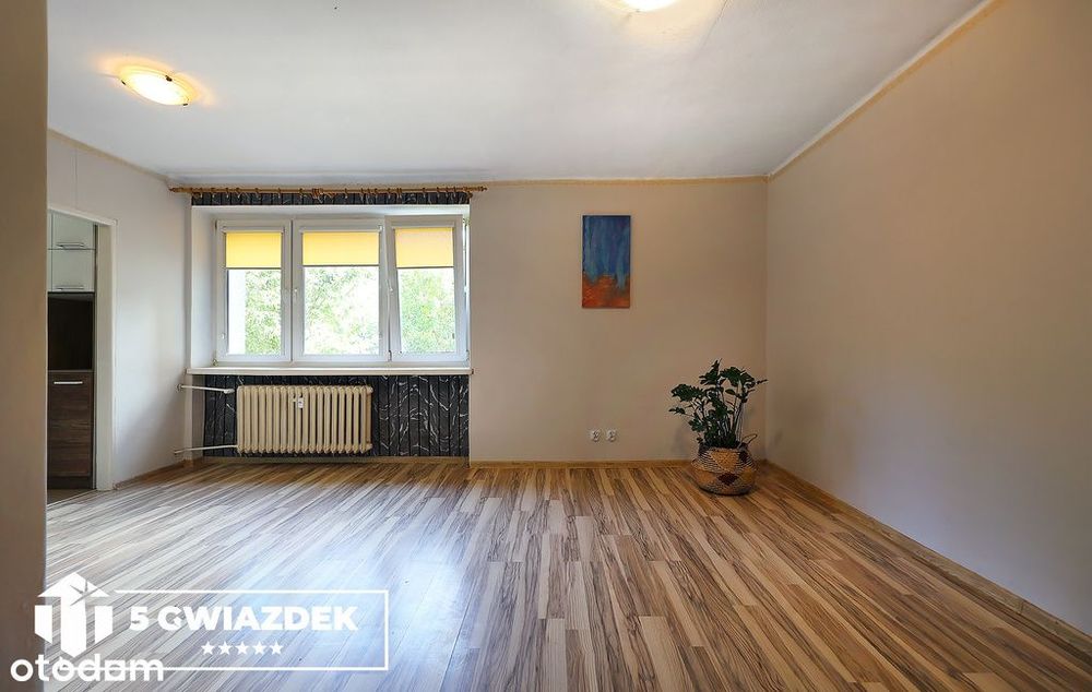 Kawalerka na parterze w centrum miasta.
