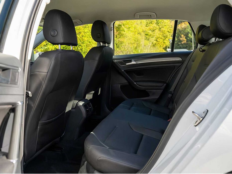 Volkswagen e-Golf      2017