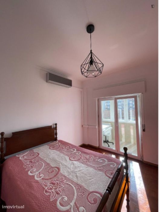 Quarto - localizado em Alvalade Lisbon