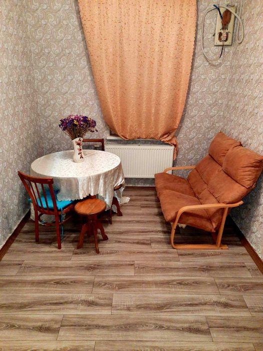 Будинок на казбеті з великою ділянкою