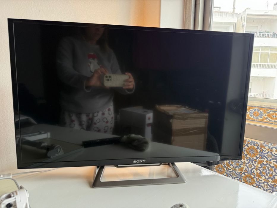 Sony Bravia Smart TV 32” – KDL-32R500C com comando Netflix