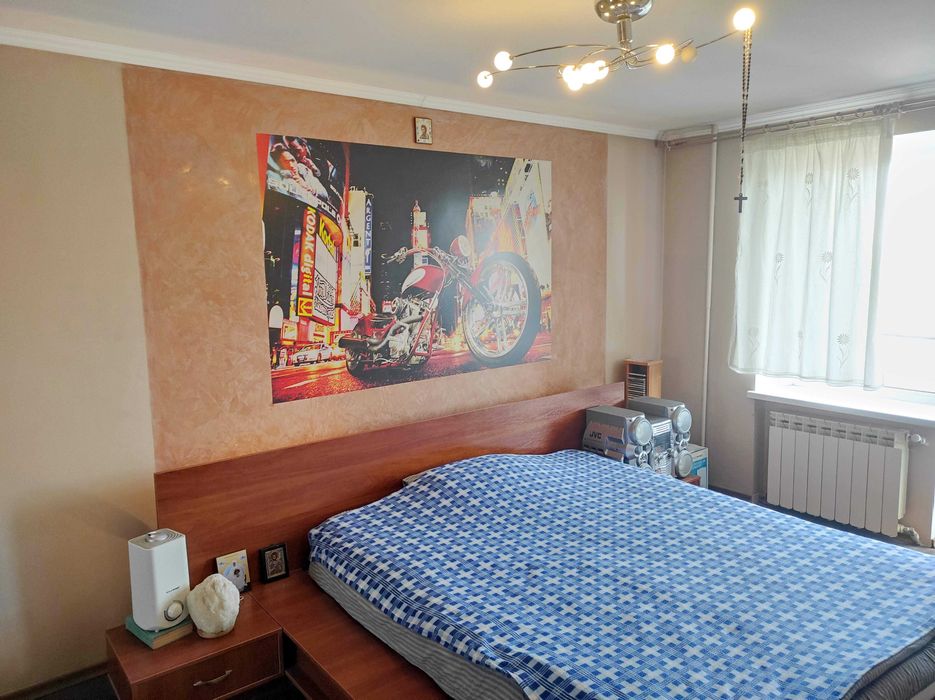 Продається видова 3-х.кім. квартира по вул. Набережна ім. В. Стефаника