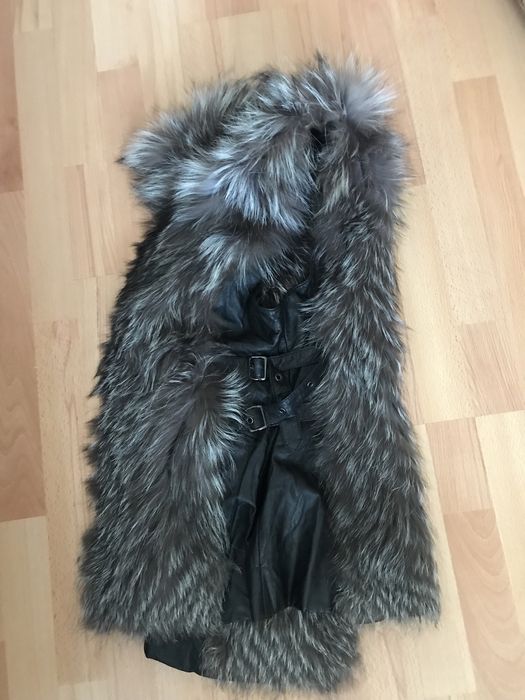 Хутряна безрукавка з натурального хутра