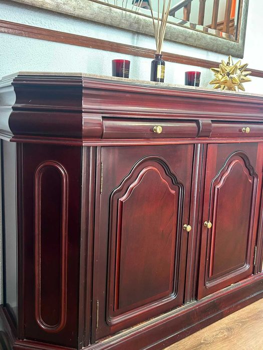 Sapateira de madeira com mármore