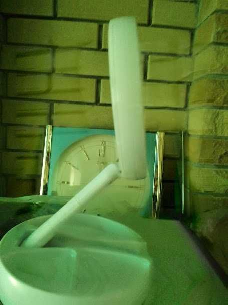 Зеркало косметическое  двухстороннее  с подсветкой  новое