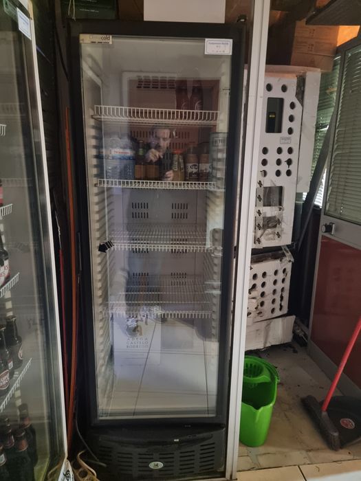 Vitrine vertical
