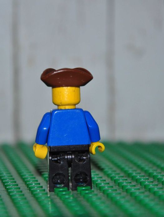 F1913. Figurka LEGO Pirates - pi080 Pirate