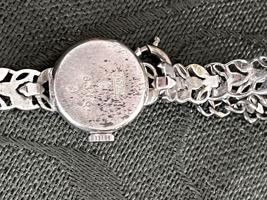 Relógio de senhora de corda com caixa e bracelete todo em prata antigo