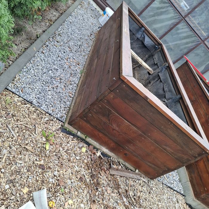 Podwyższona drewniana skrzynia ogrodowa / grządka do warzyw i kwiatów