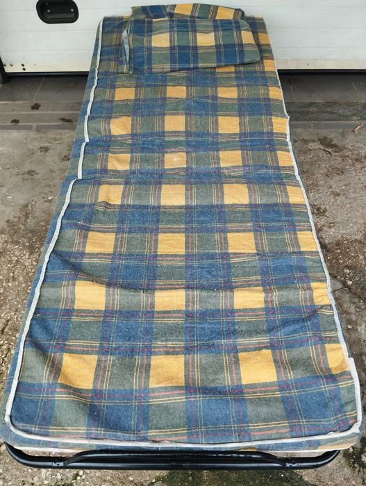 Cama dobrável  190×80 com colchão. Divã.