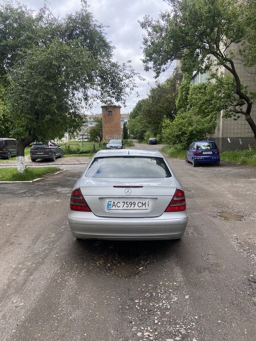 Mercedes-Benz E220 W211