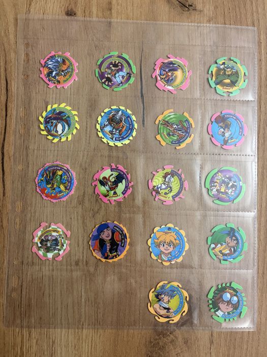 Beyblade spinner tazos 125/172