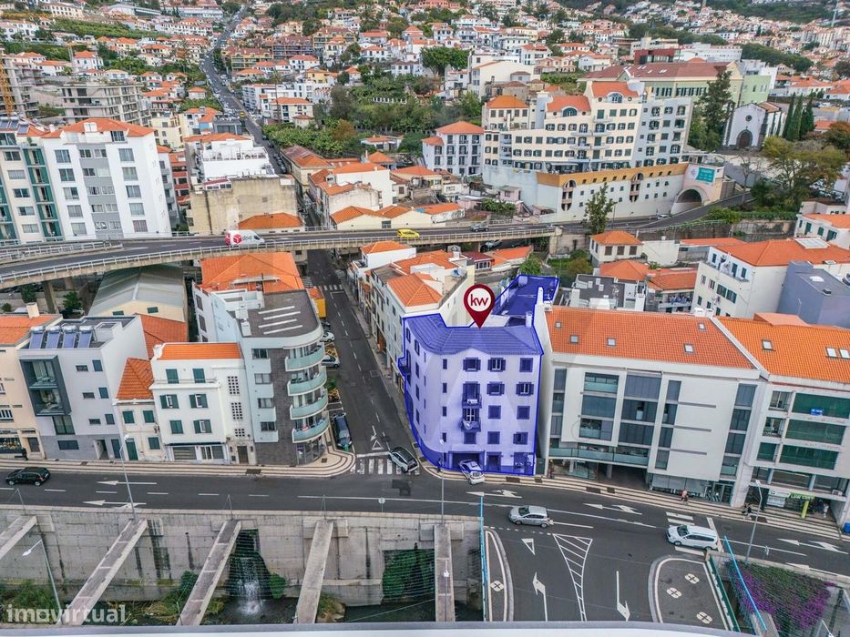 Prédio localizado no Centro Histórico do Funchal