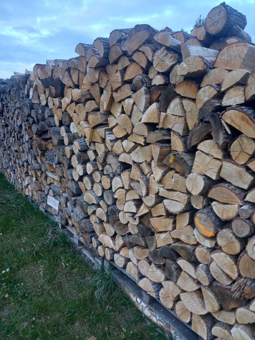 Drewno opalowe i kominkowe lisciaste sezonowane.