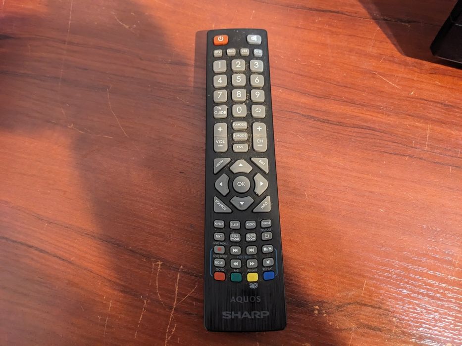 Telewizor Sharp 32 cale, DVB-T2 HEVC, Defekt + pilot