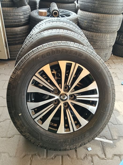 Nowe koła aluminiowe letnie Trafic Vivaro talento 5x114,3 et44 6,5x16 215/65/16C