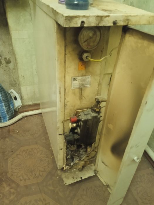 Газовый котел АОГВ-7.5 С (правый) на запчасти / под ремонт