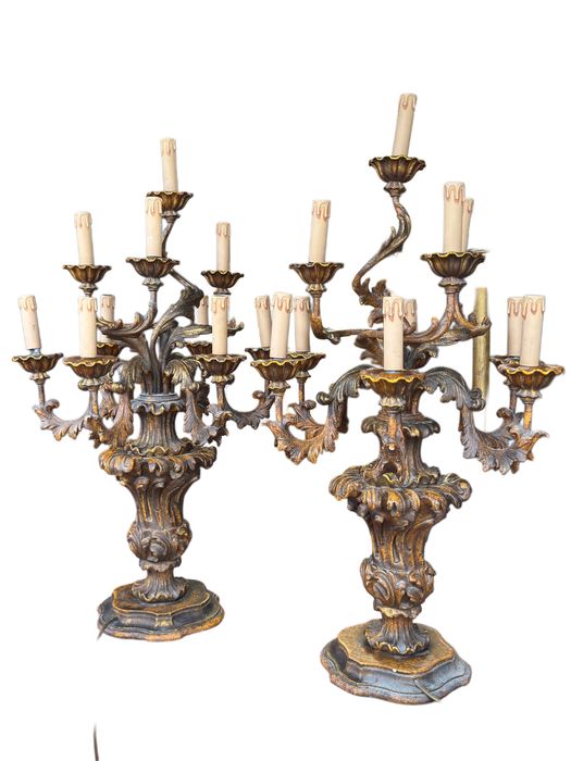 Candelabros dourados