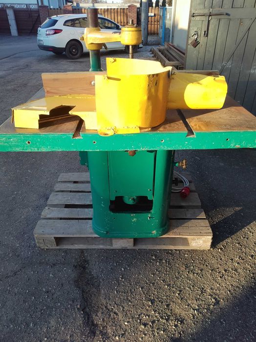 Frezarka dolnowrzecionowa do drewna