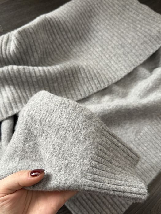 Светр PULL&BEAR з відкритим плечем