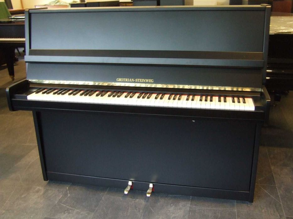 Pianino Grotrian Steinweg mod 120, czarne z 1977 r.