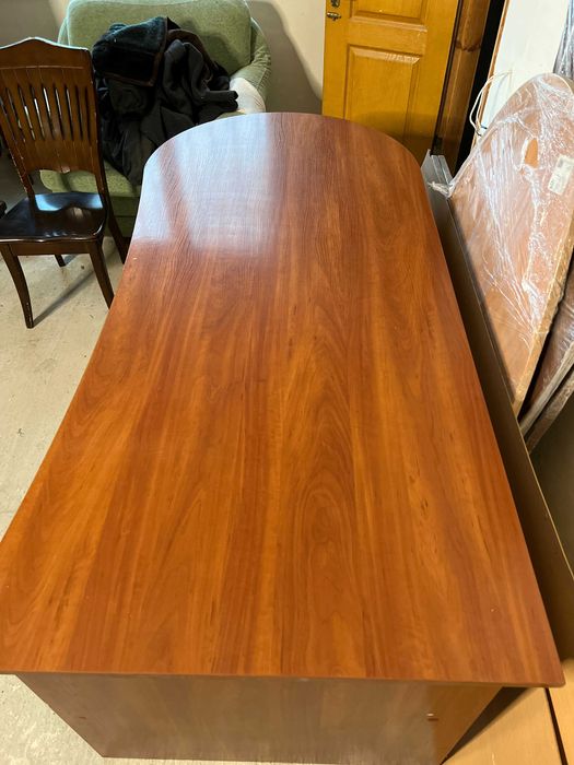 Меблі офісні, столи з шафами, директора стіл та стільці